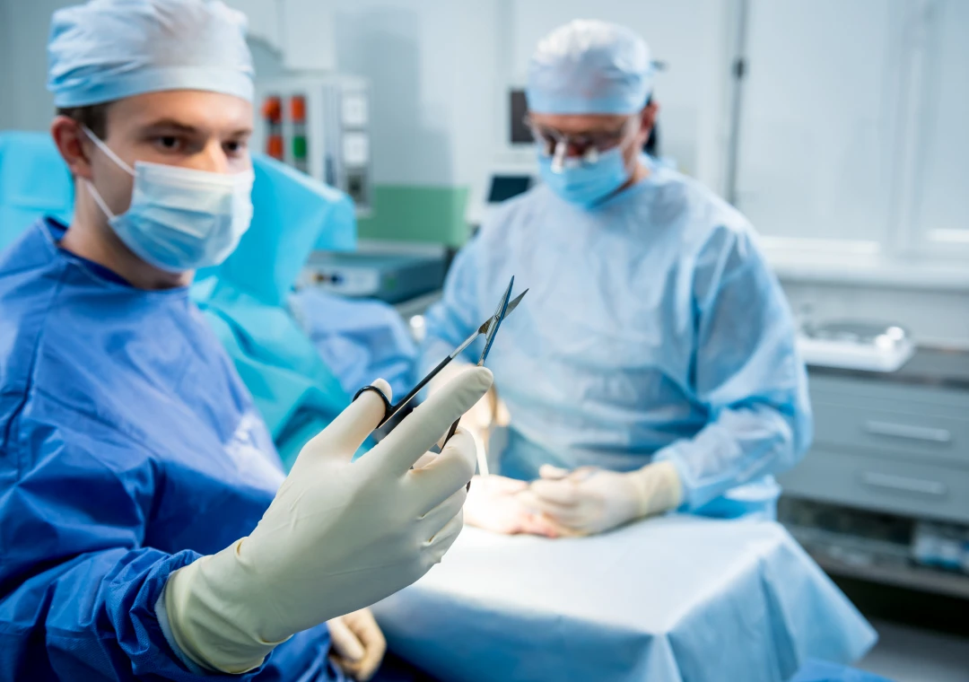 medico-fazendo-cirurgia2
